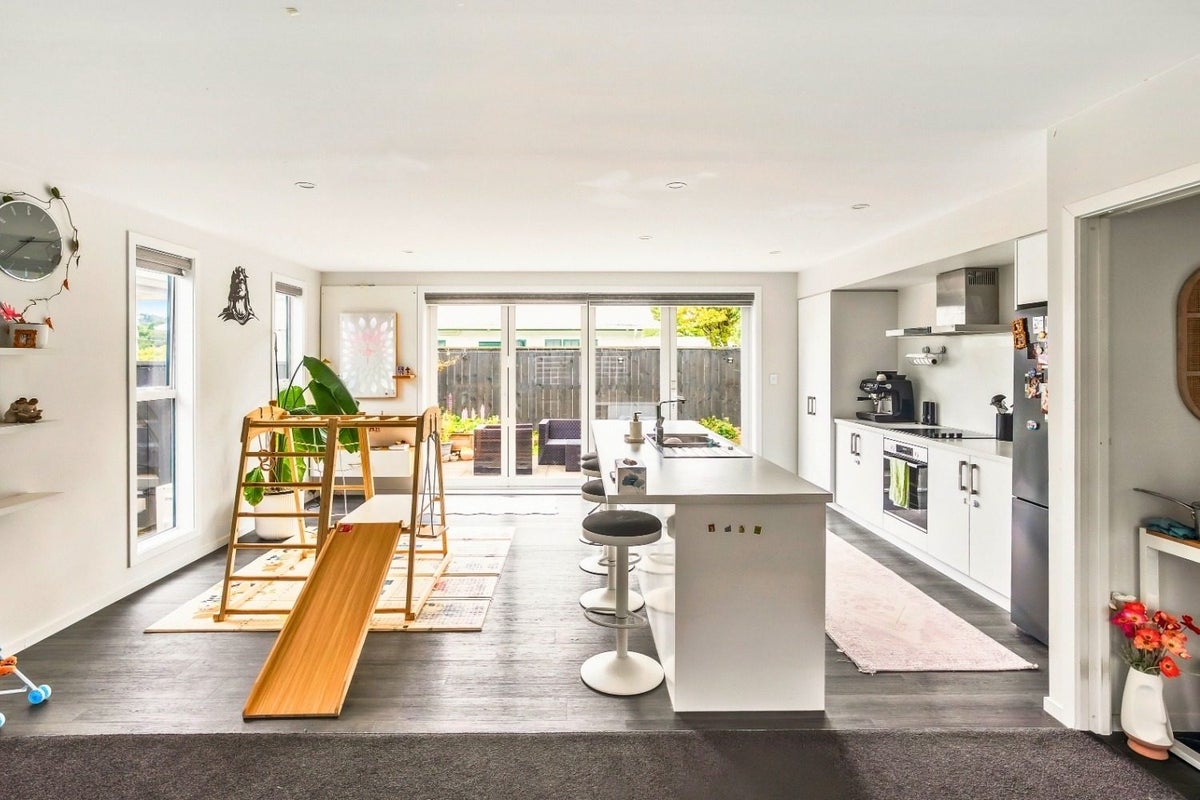 395 Stokes Valley Road, Stokes Valley, Lower Hutt - Carousel 2
