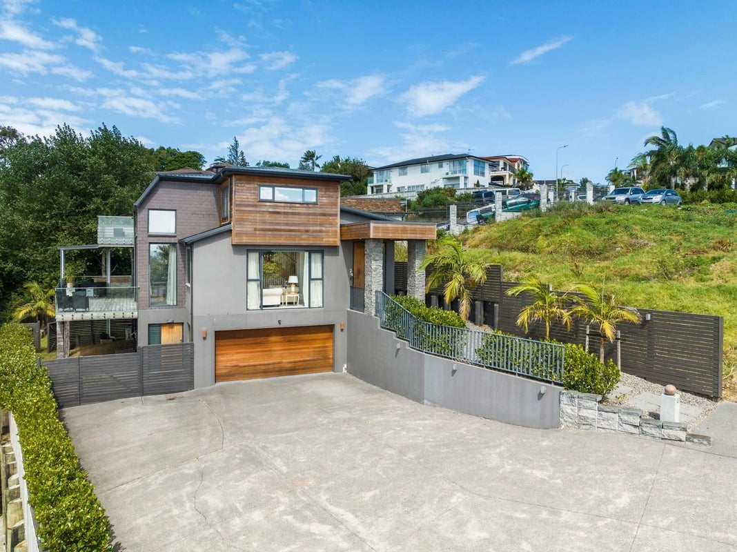 13 Bartells Drive, Goodwood Heights, Auckland - Carousel 1