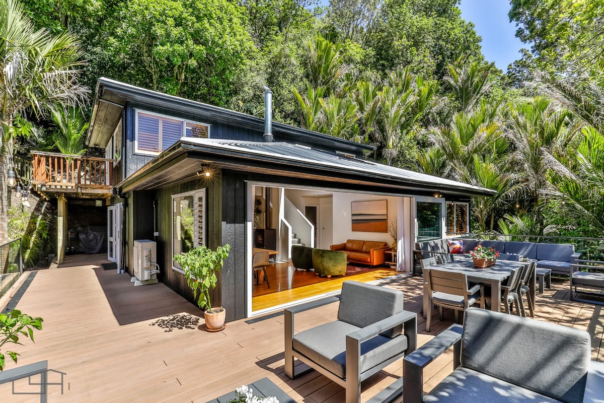 74 Otitori Bay Road, Titirangi, Auckland - Carousel 1