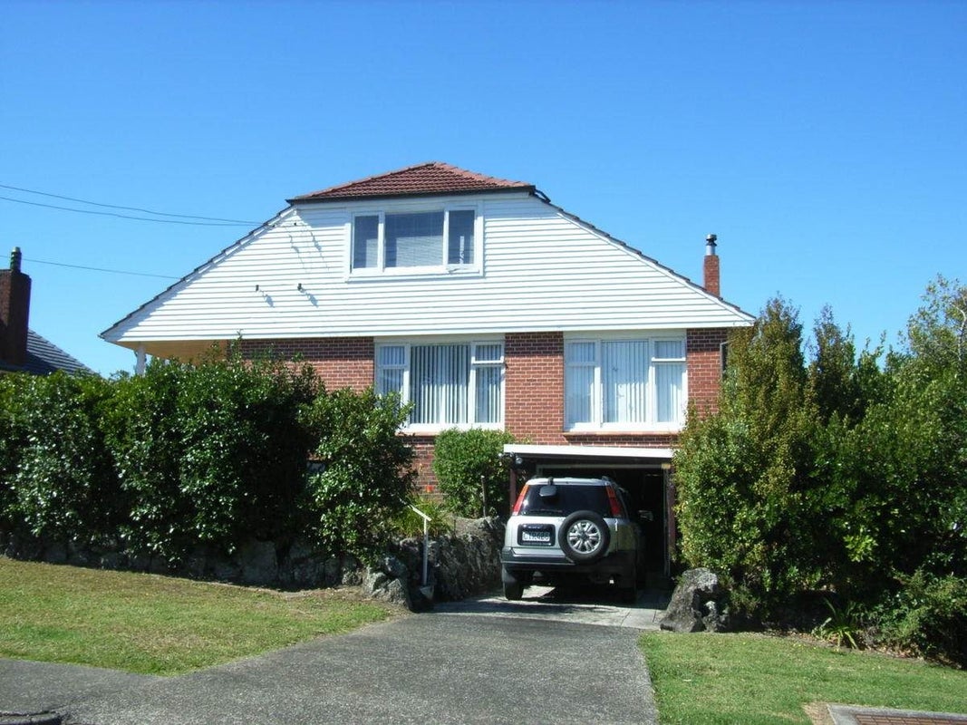 76 Clovelly Road, Bucklands Beach, Auckland - Carousel 1