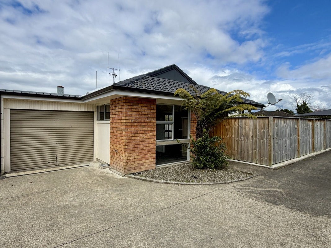 9 Brightwater Terrace, Terrace End, Palmerston North, Manawatu / Whanganui - Carousel 1