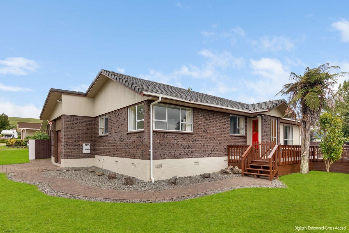 28 Hodgkins Street, Pukehangi, Rotorua - Carousel 1