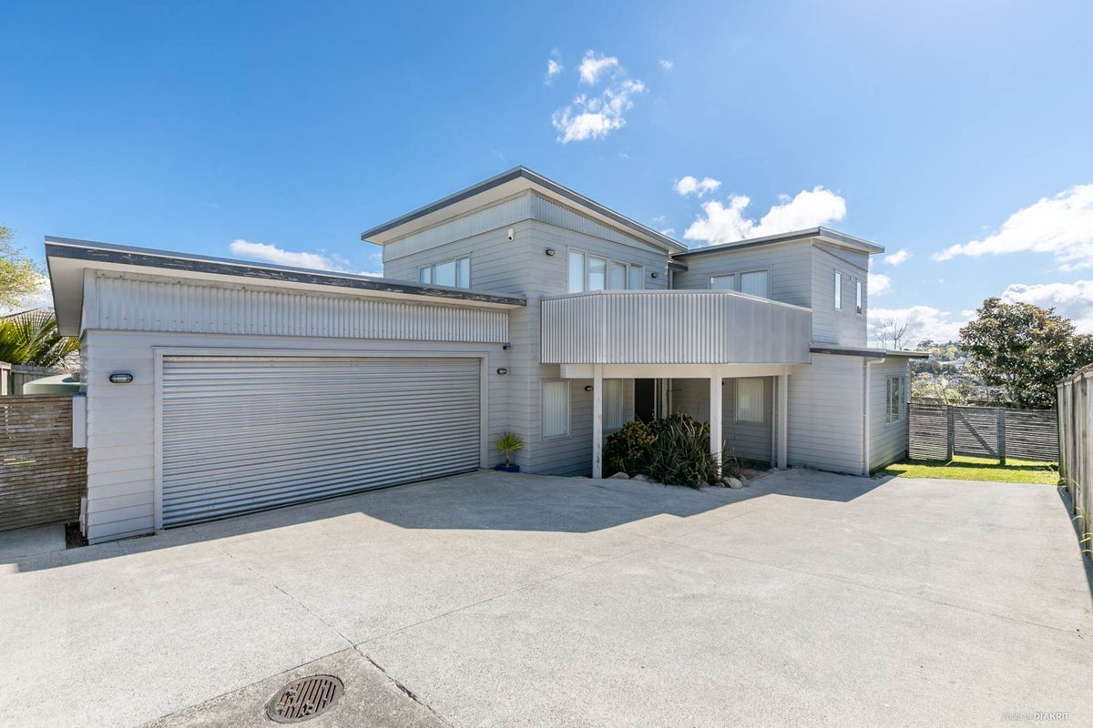 868A East Coast Road, Northcross, Auckland - Carousel 1