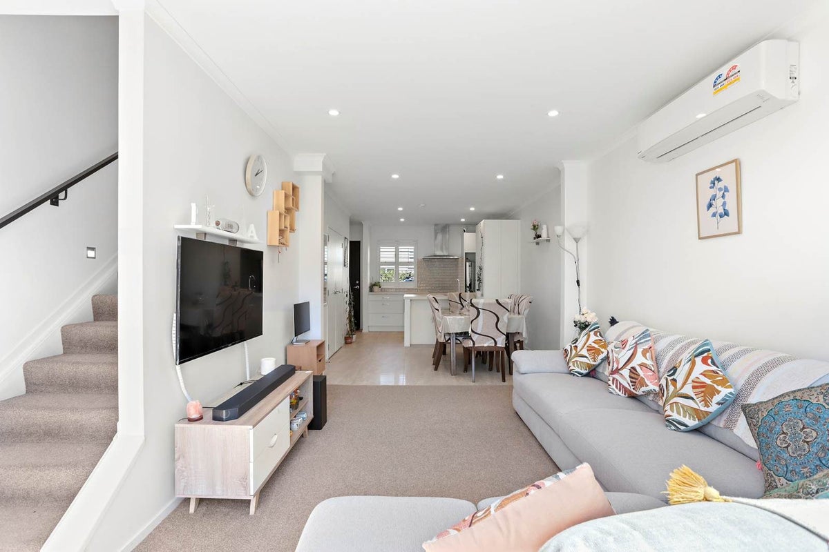 6 Gilbert Hall Way, Swanson, Auckland - Carousel 1