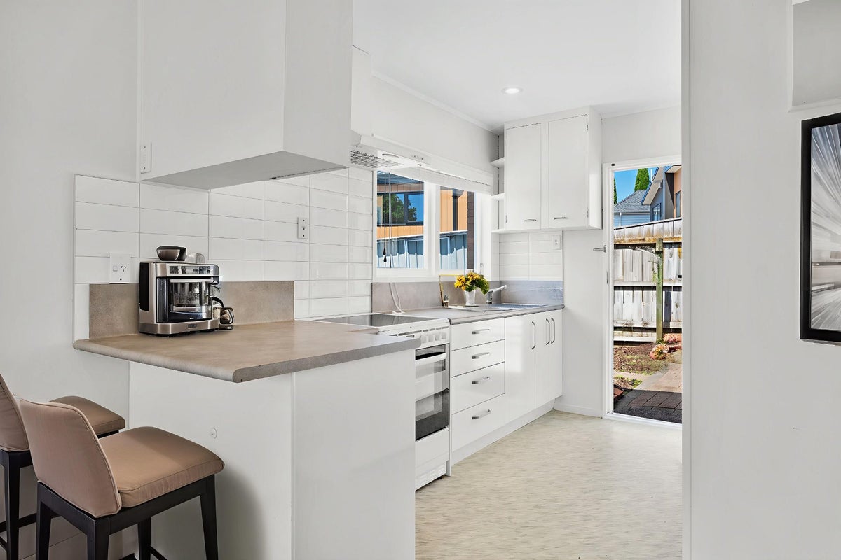 1/8 Broadview Place, Howick, Auckland - Carousel 2