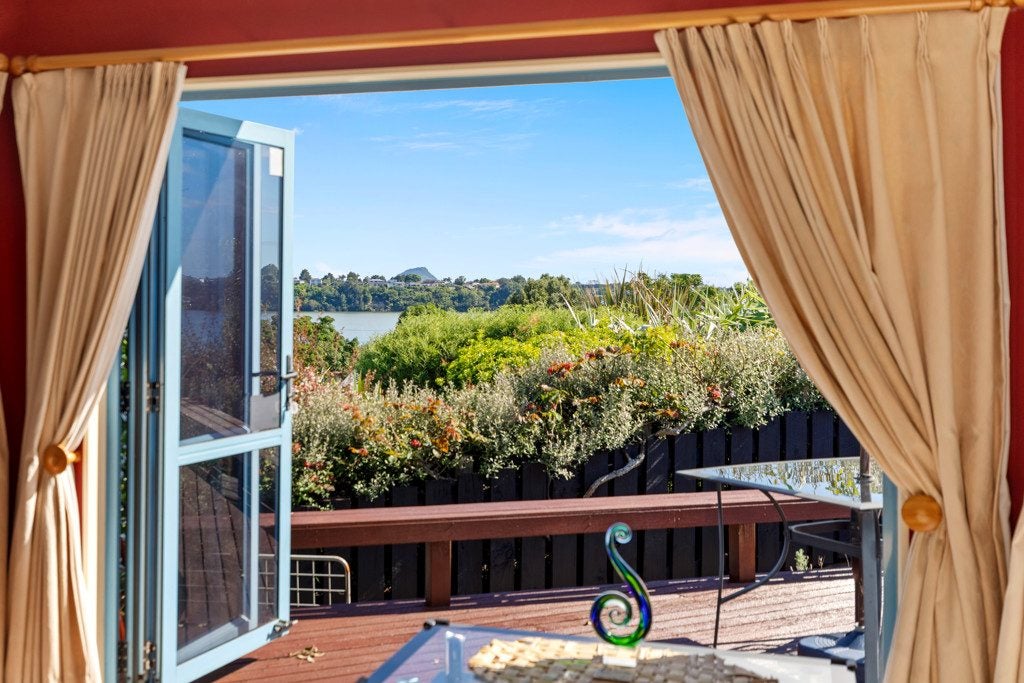 18 Lorrigan Way, Welcome Bay, Tauranga - Carousel 2