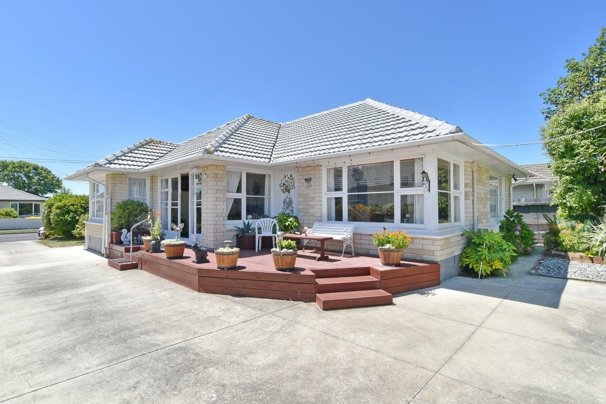 71 Vancouver Crescent, Wainoni, Christchurch - Carousel 1