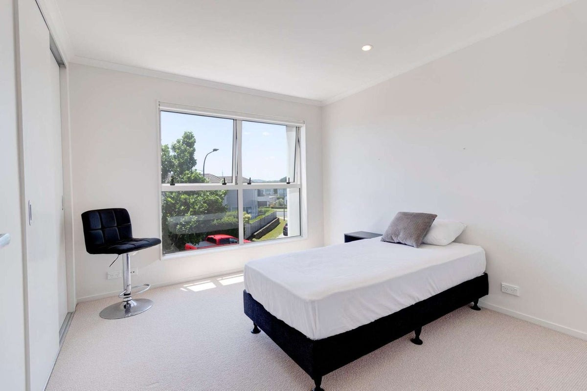 11 Costa Viva Crescent, Karaka, Papakura - Carousel 9