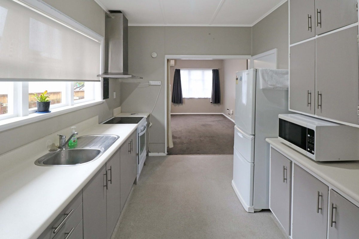 1/28 HALL CRES, Epuni, Lower Hutt - Carousel 2
