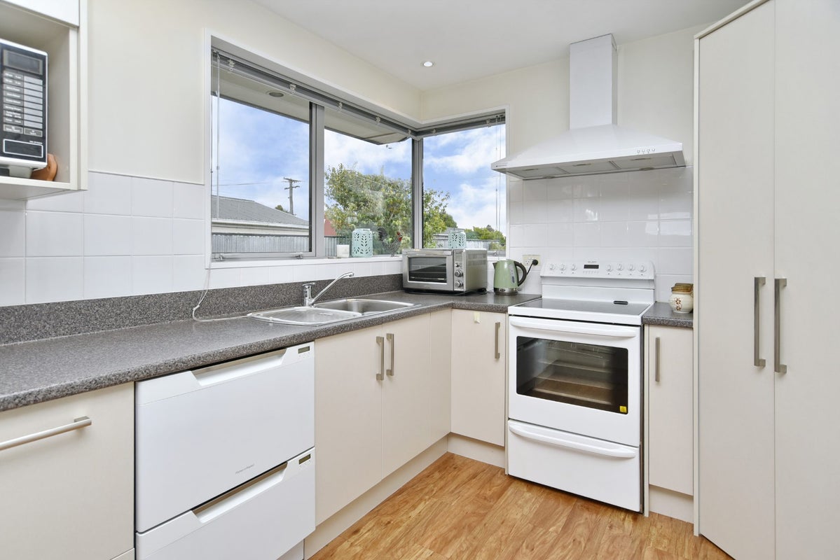 15 Chedworth Avenue, Bishopdale, Christchurch - Carousel 2