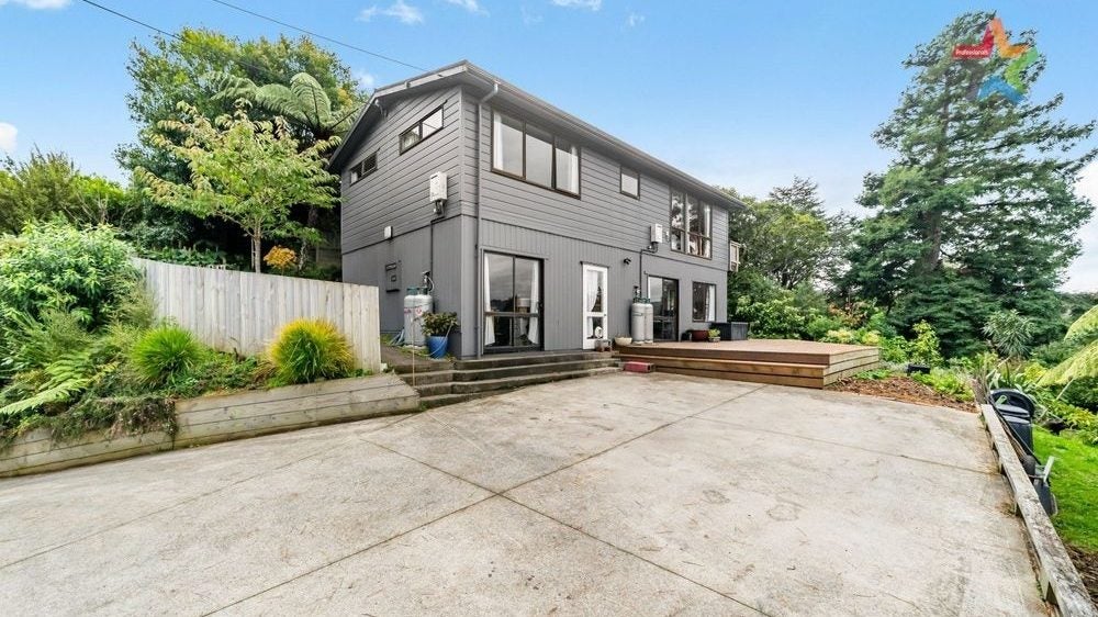 1/13 Palm Grove, Belmont, Lower Hutt - Carousel 1