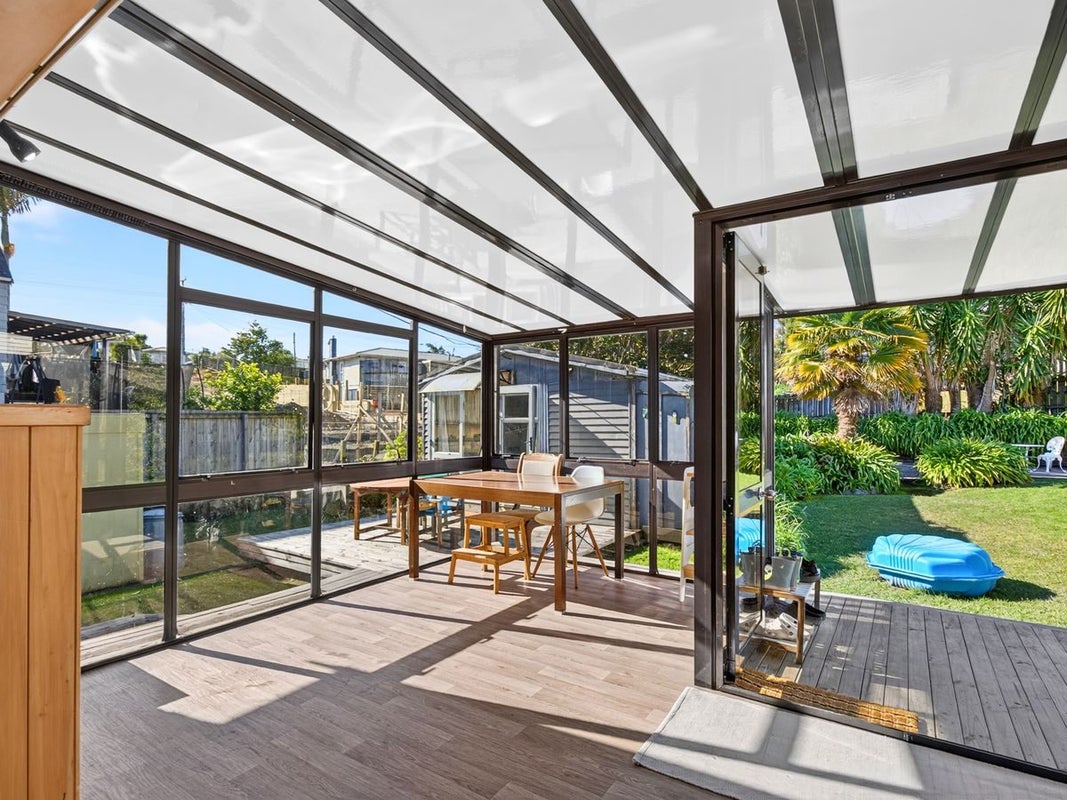 2/7 Pomelo Road, Te Atatu South, Auckland - Carousel 2