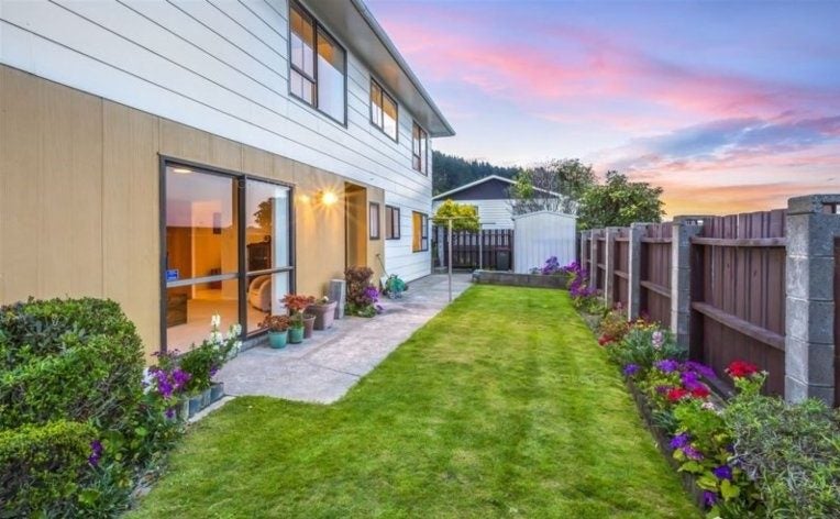 2 Saint Aidans Way, Tawa, Wellington - Carousel 2