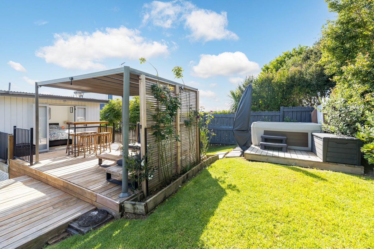 52B Bay Street, Red Beach, Whangaparaoa - Carousel 1