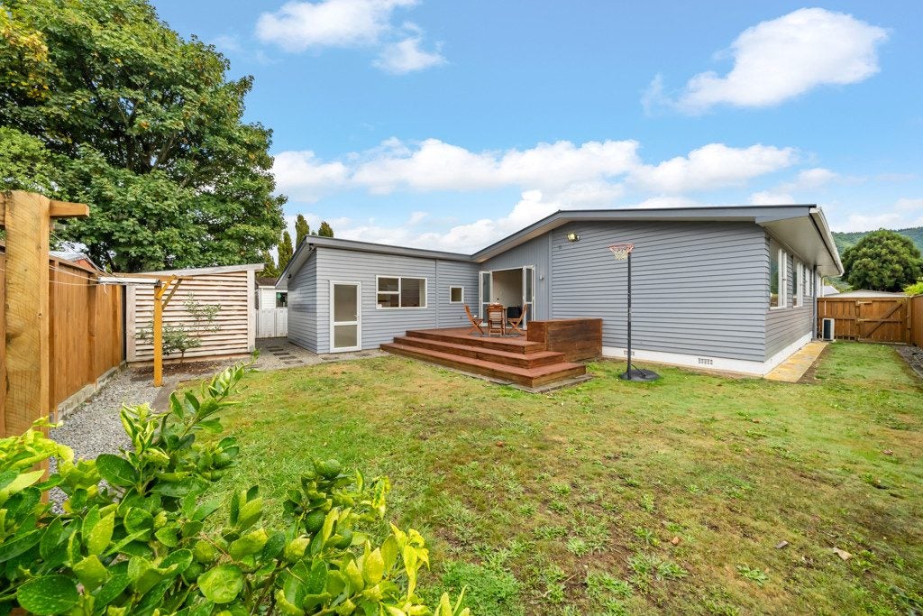 7 Riversdale Road, Clouston Park, Upper Hutt - Carousel 1