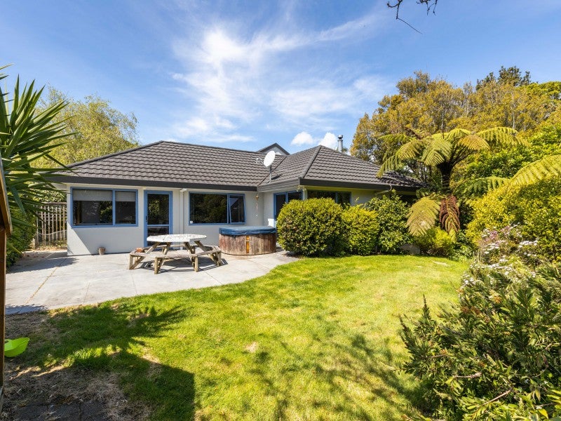 10D Kinross Drive, Merrilands, New Plymouth - Carousel 26