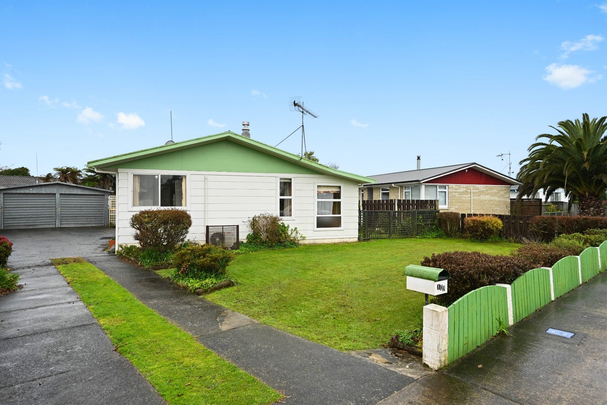 108 Saxbys Road, Deanwell, Hamilton - Carousel 1