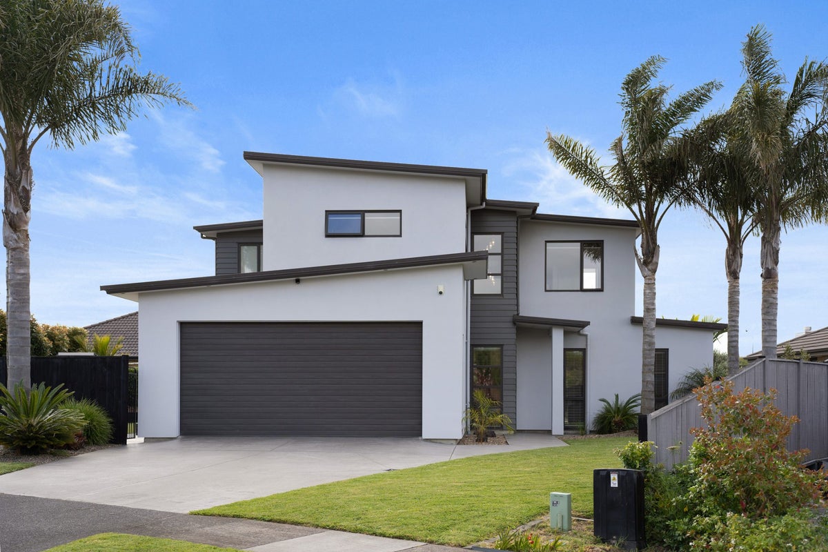 3 Rivoli PL, Karaka, Papakura - Carousel 31