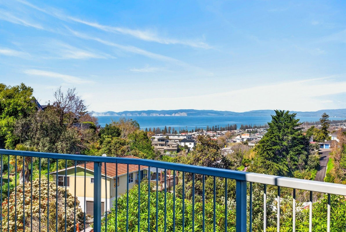 8 Harvey Road, Bluff Hill, Napier, Hawke's Bay - Carousel 2