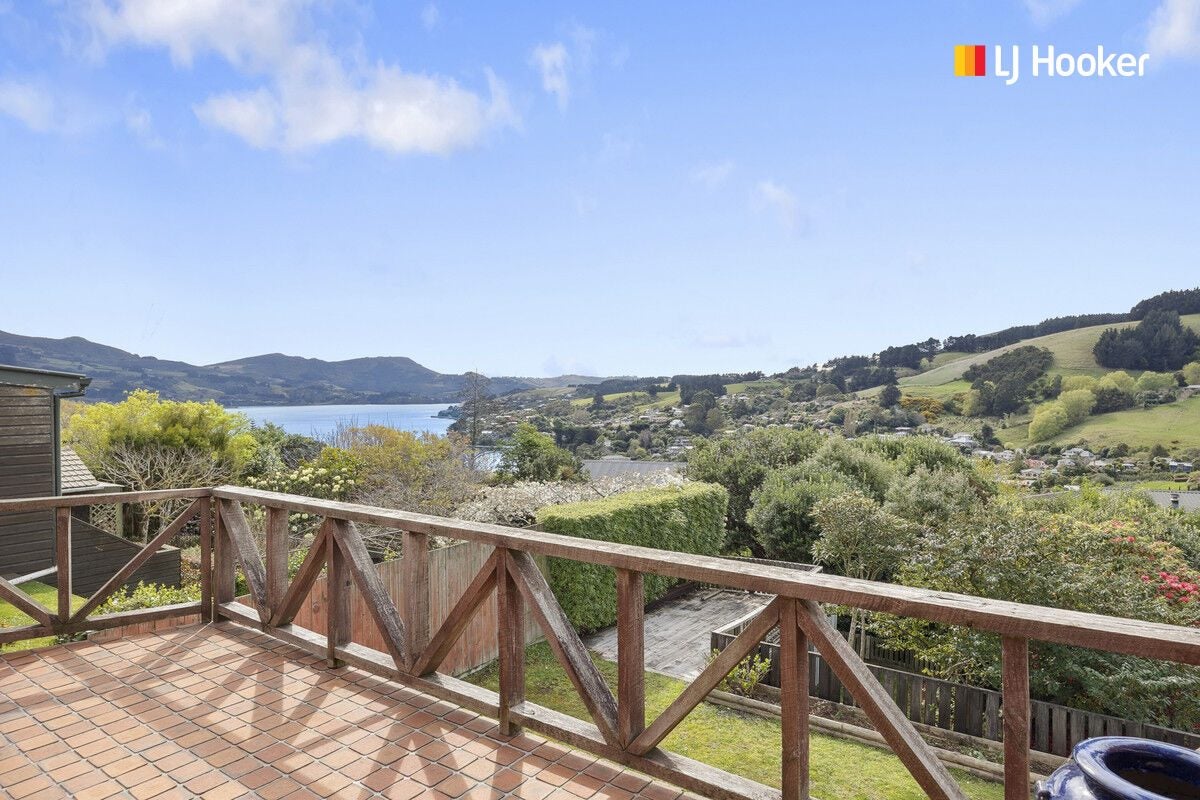 9 Featherston Street, Macandrew Bay, Dunedin - Carousel 2