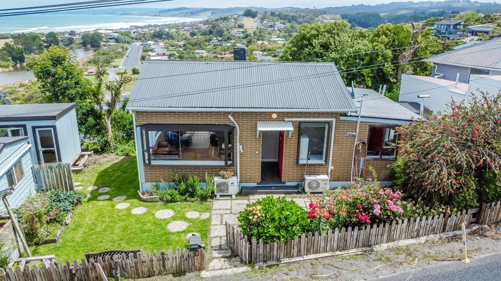 8 Scroggs Hill Road, Brighton, Dunedin - Carousel 2