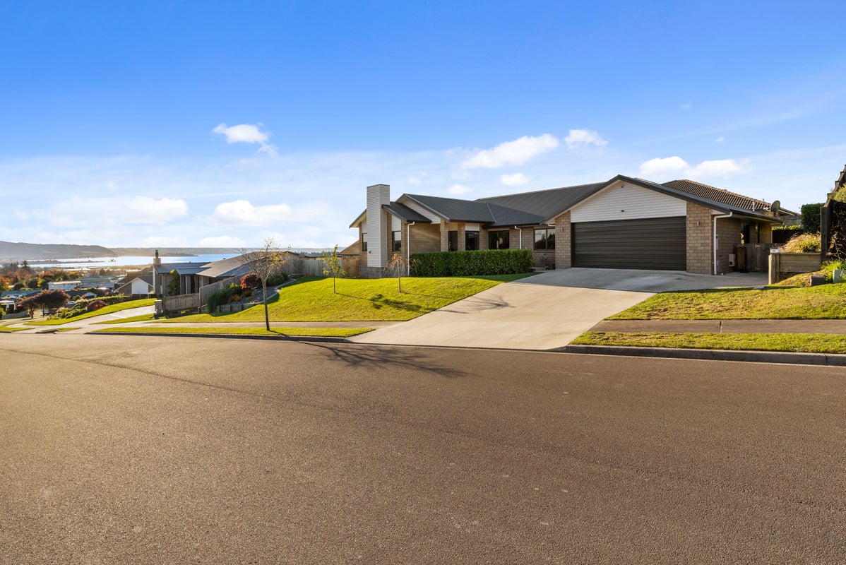 22 Butler Place, Lynmore, Rotorua - Carousel 1