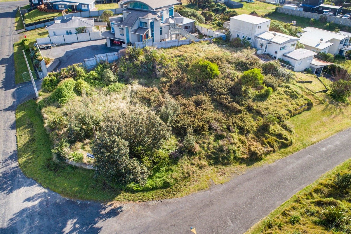 2 Nelson Street, Foxton Beach, Foxton - Carousel 1