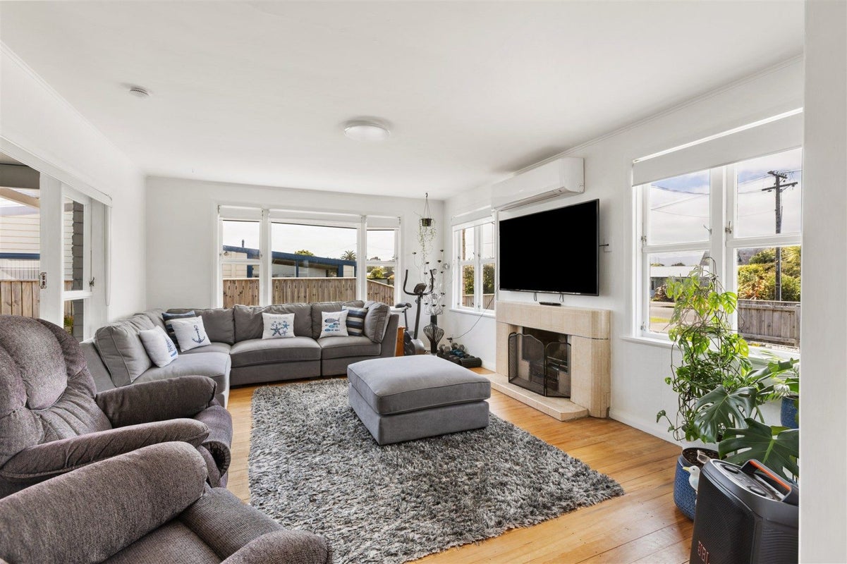 20 Cook Street, Carters Beach, Westport - Carousel 2