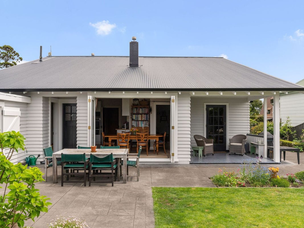 3 Cheeseman Road, Inner Kaiti, Gisborne - Carousel 2