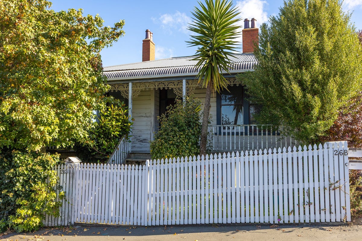 26 Eglinton Road, The Glen, Dunedin - Carousel 1
