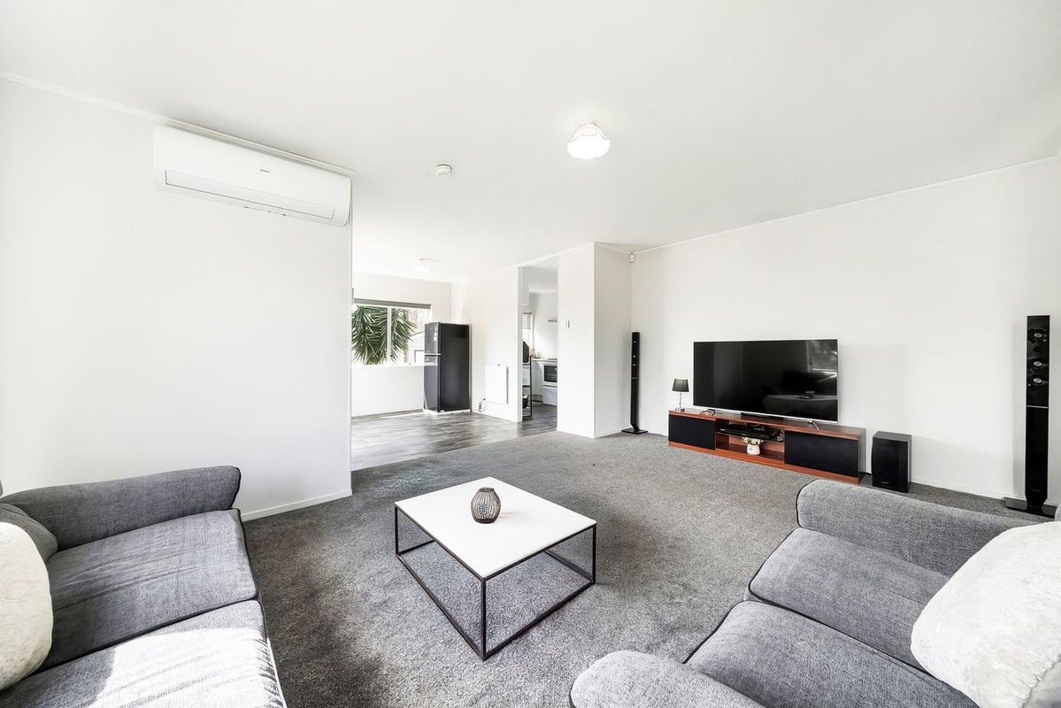 93 Hyperion Drive, Randwick Park, Auckland - Carousel 2