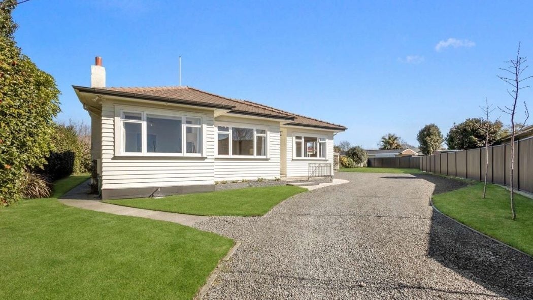 221 Saint Leonards Avenue, Saint Leonards, Hastings - Carousel 1