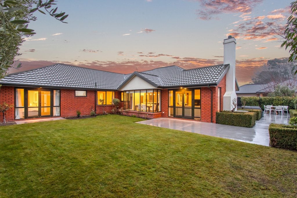 7 Applecross Lane, Harewood, Christchurch - Carousel 1