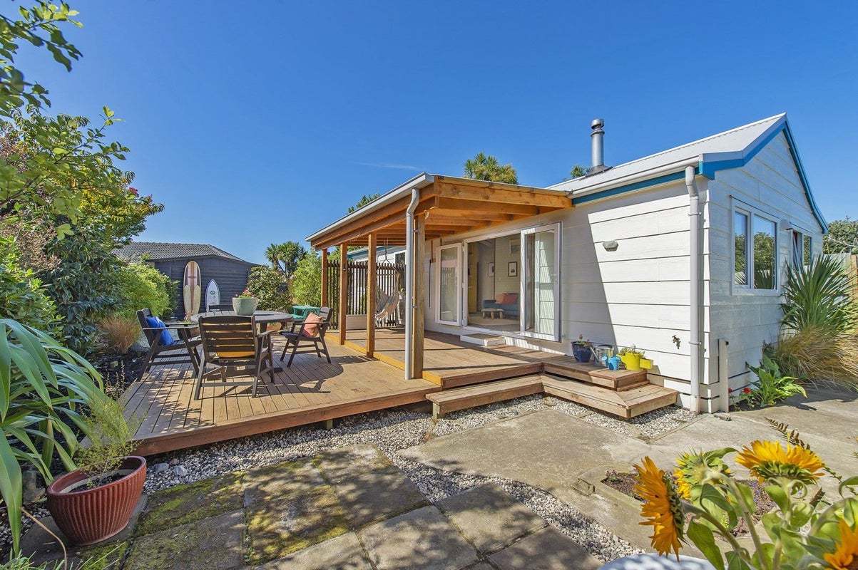 16 Ensors Place, Waikuku Beach, Waikuku Beach - Carousel 1