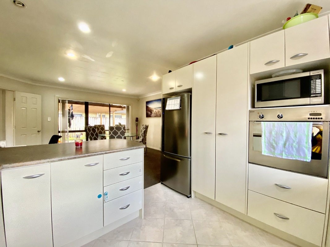 28 Broadhurst Road, Flat Bush, Auckland - Carousel 1