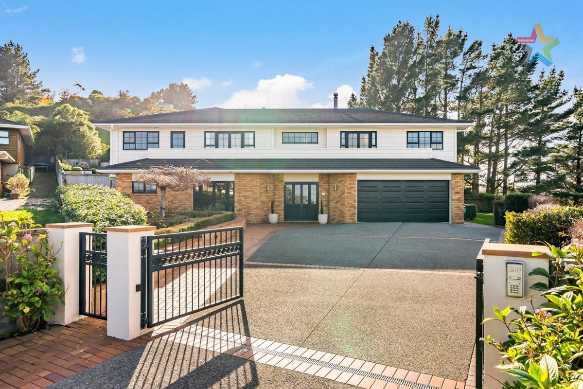 44 Arahiwi Grove, Tirohanga, Lower Hutt - Carousel 1