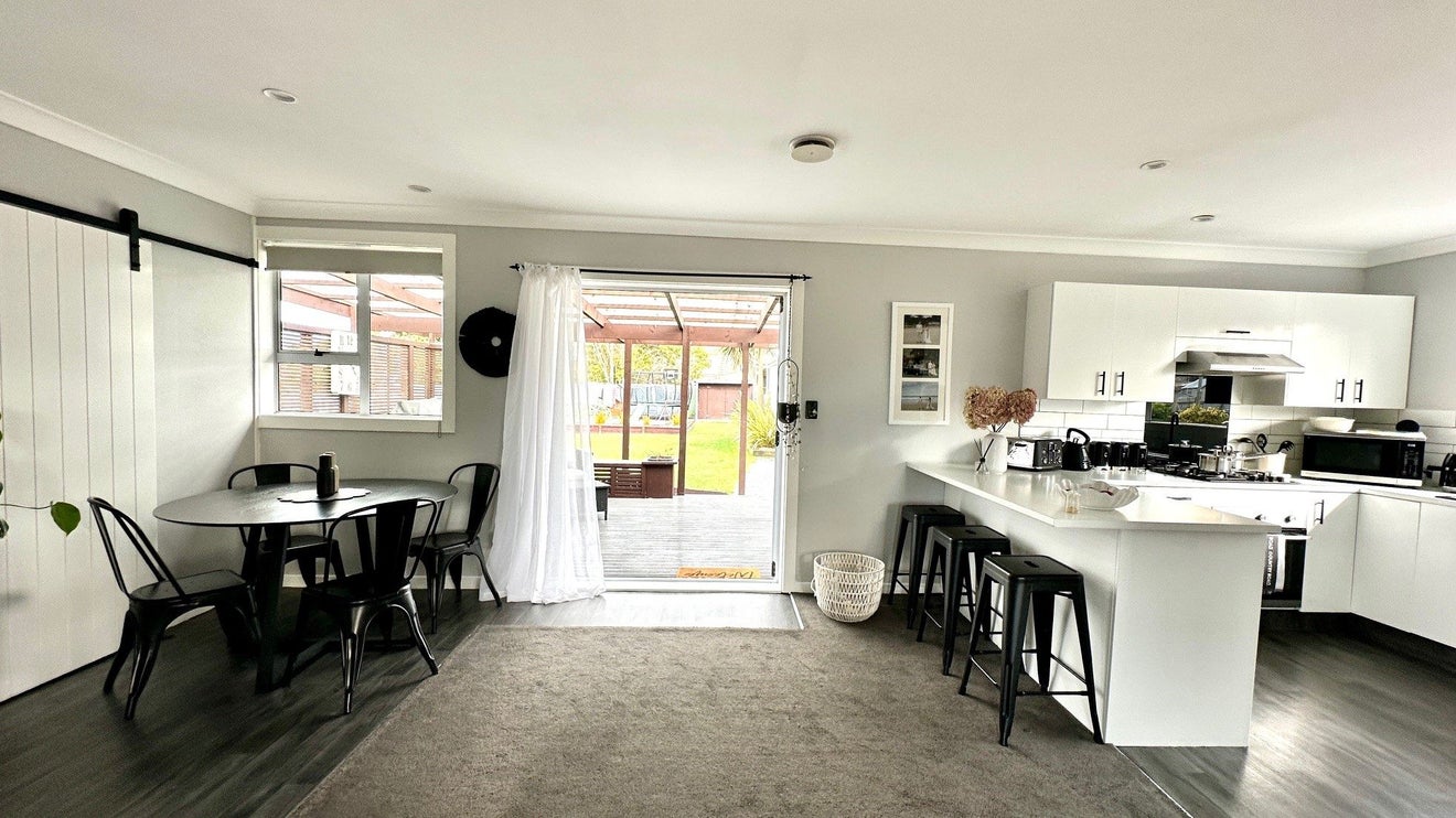 64 Baker Street, Stirling - Carousel 2
