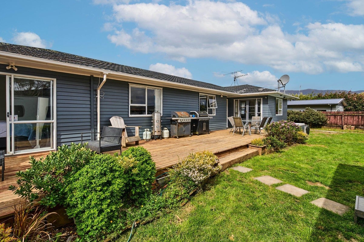 14 Indiana Grove, Totara Park, Upper Hutt - Carousel 1