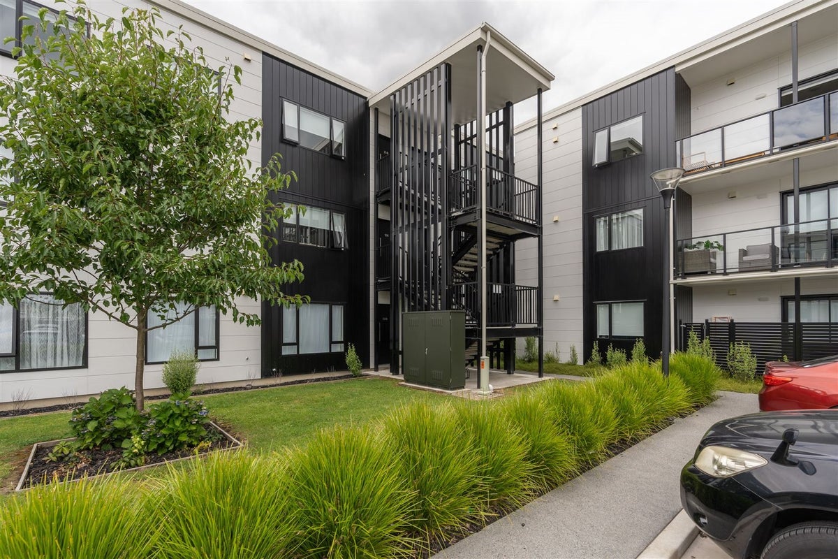 107/17 Vialou Street, Hamilton Central, Hamilton - Carousel 2