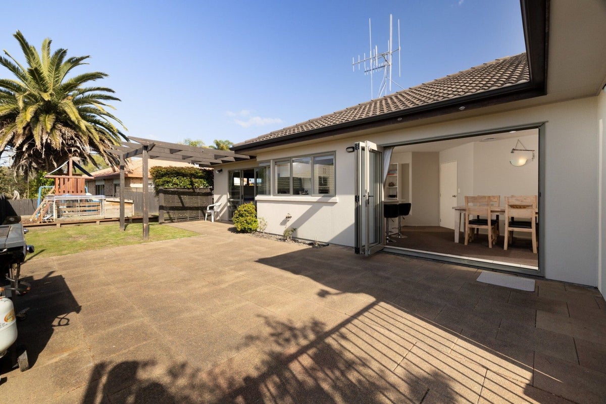 8 Wouldbank Way, Welcome Bay, Tauranga - Carousel 1