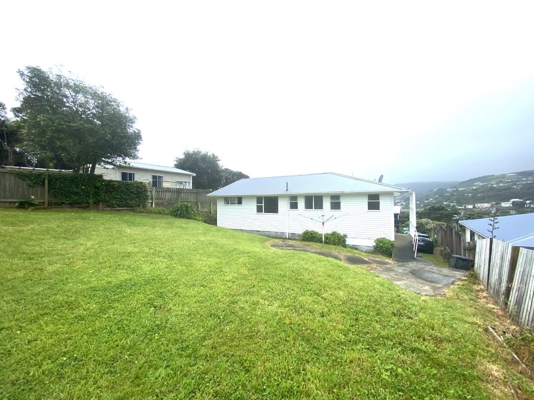 17 The Drive, Tawa, Wellington - Carousel 2