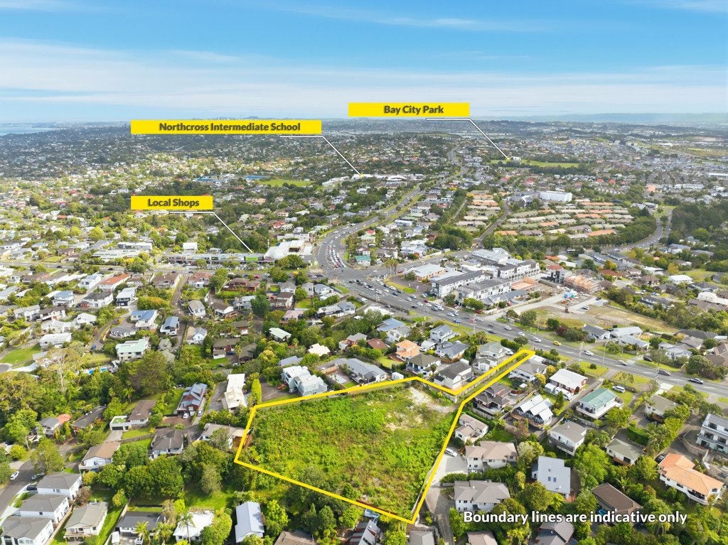 889 East Coast Road, Northcross, Auckland - Carousel 1