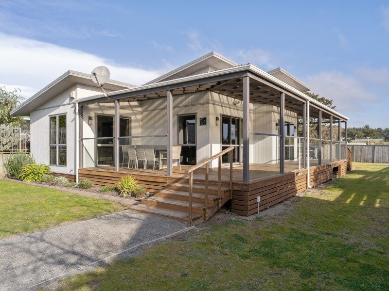 12 Alan Lindsay Avenue, Waitarere Beach, Levin - Carousel 1