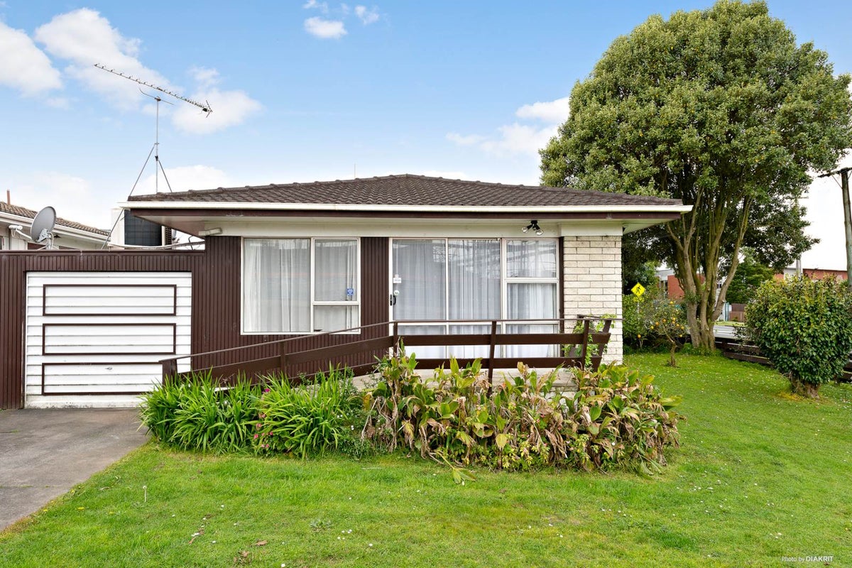 1/24 Alfriston Road, Manurewa East, Auckland - Carousel 1