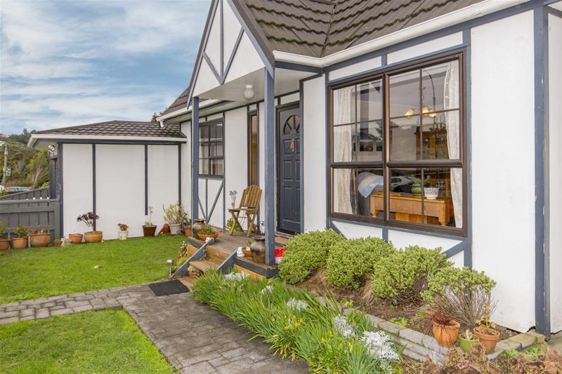 35 Bracken Road, Paparangi, Wellington - Carousel 2
