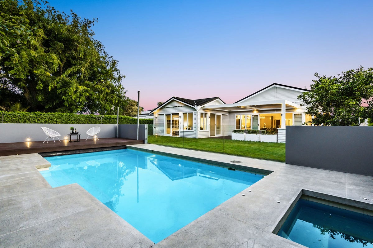 11 Hollywood Avenue, Epsom, Auckland - Carousel 1