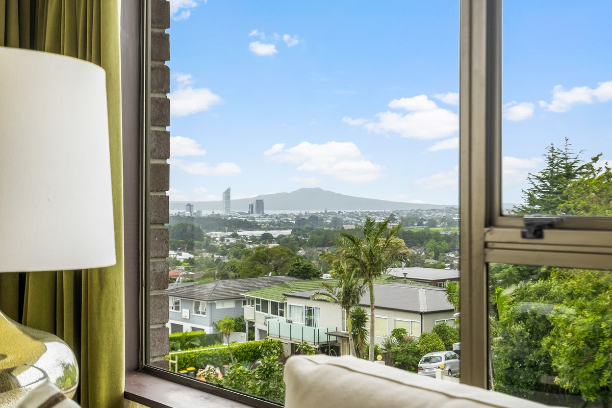 2/46 Monarch Ave, Hillcrest, North Shore City - Carousel 2