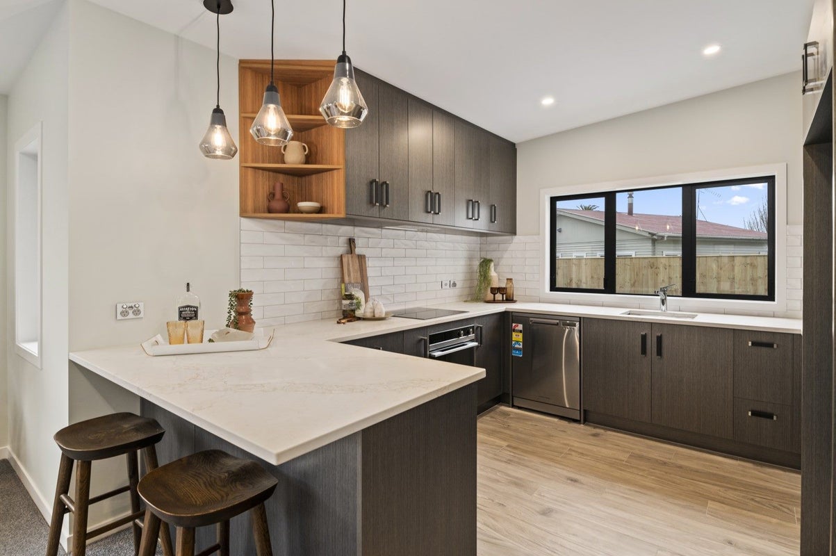 10 Queenwood Road, Levin, Levin - Carousel 2