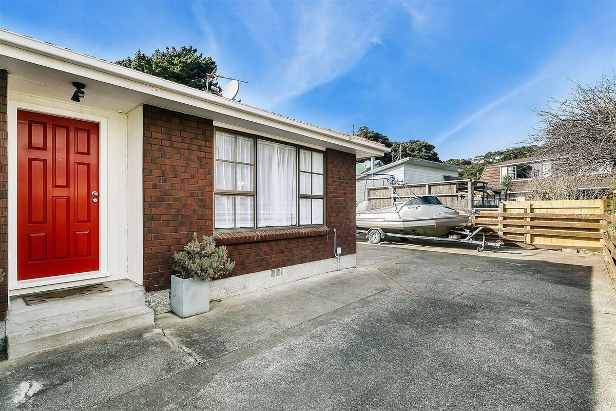 9C JAMES Street, Camborne, Porirua - Carousel 17