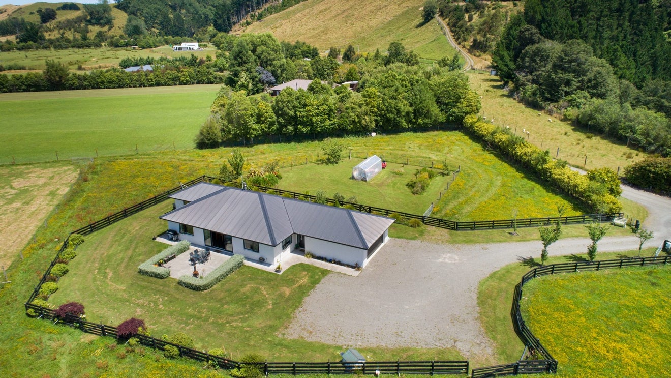 946D Finnis Road, Pohangina, Ashhurst - Carousel 1